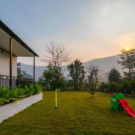 Saffronstays Turquoise Maison, Karjat Esterno foto