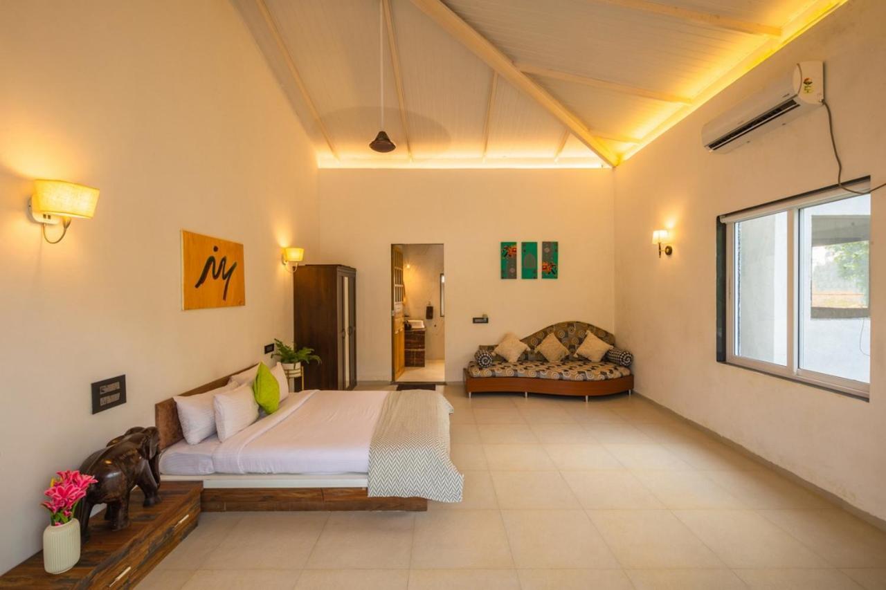 Saffronstays Turquoise Maison, Karjat Esterno foto